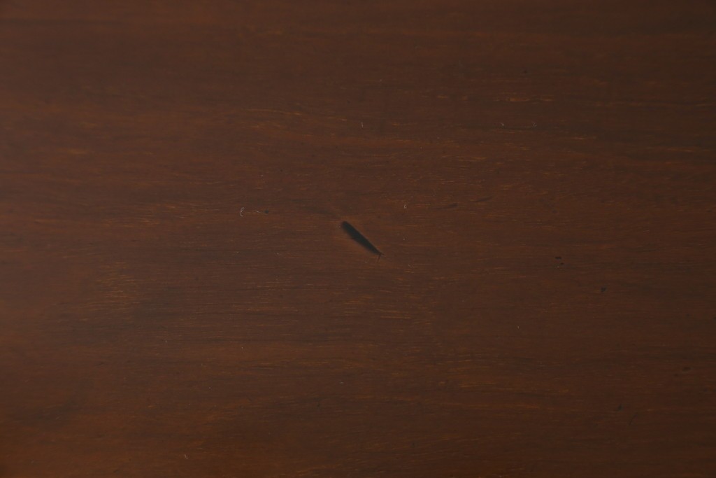 アンティーク家具　イギリスアンティーク　ウォールナット材　柔らかな曲線の脚が優しい雰囲気を醸し出すコーヒーテーブル　(R-055472)