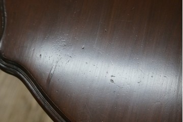 アンティーク家具　イギリスアンティーク　ウォールナット材　柔らかな曲線の脚が優しい雰囲気を醸し出すコーヒーテーブル　(R-055472)