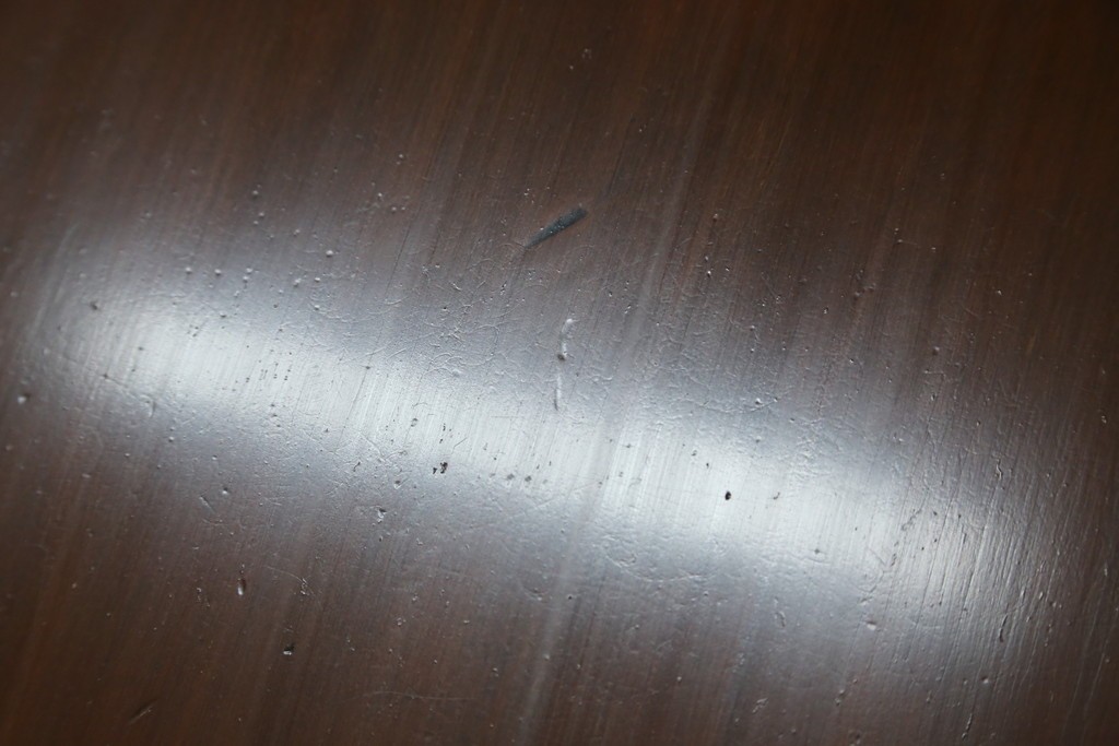 アンティーク家具　イギリスアンティーク　ウォールナット材　柔らかな曲線の脚が優しい雰囲気を醸し出すコーヒーテーブル　(R-055472)