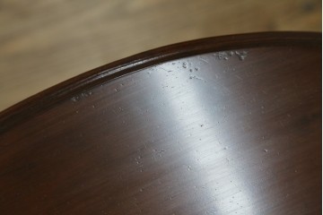 アンティーク家具　イギリスアンティーク　ウォールナット材　柔らかな曲線の脚が優しい雰囲気を醸し出すコーヒーテーブル　(R-055472)