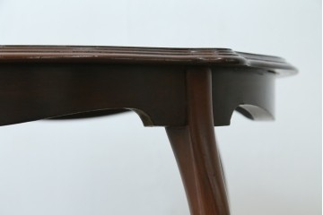 アンティーク家具　イギリスアンティーク　ウォールナット材　柔らかな曲線の脚が優しい雰囲気を醸し出すコーヒーテーブル　(R-055472)