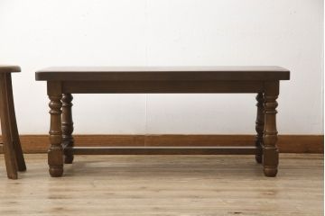 中古　横浜クラシック家具　ノックオンウッド(knockonwood)　挽き物の脚が気品を感じさせるサイドテーブル(定価約22万円)(作業台、リビングテーブル、センターテーブル)(R-055473)