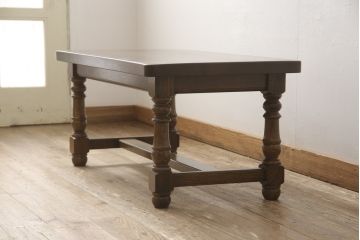 中古　横浜クラシック家具　ノックオンウッド(knockonwood)　挽き物の脚が気品を感じさせるサイドテーブル(定価約22万円)(作業台、リビングテーブル、センターテーブル)(R-055473)