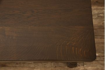 中古　横浜クラシック家具　ノックオンウッド(knockonwood)　挽き物の脚が気品を感じさせるサイドテーブル(定価約22万円)(作業台、リビングテーブル、センターテーブル)(R-055473)