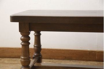 中古　横浜クラシック家具　ノックオンウッド(knockonwood)　挽き物の脚が気品を感じさせるサイドテーブル(定価約22万円)(作業台、リビングテーブル、センターテーブル)(R-055473)