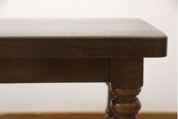 中古　横浜クラシック家具　ノックオンウッド(knockonwood)　挽き物の脚が気品を感じさせるサイドテーブル(定価約22万円)(作業台、リビングテーブル、センターテーブル)(R-055473)
