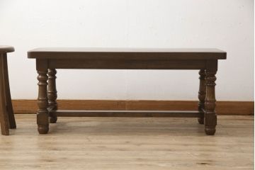 中古　横浜クラシック家具　ノックオンウッド(knockonwood)　挽き物の脚が気品を感じさせるサイドテーブル(定価約22万円)(作業台、リビングテーブル、センターテーブル)(R-055473)