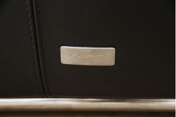 中古　美品　イタリア　本革　エンツォ・ダンブロシオ(Enzo Dambrosio)　レザークッションが高級感を醸し出す2.5人掛けソファ(定価約80万円)(二人掛けソファ、2P、三人掛けソファ)(R-055497)