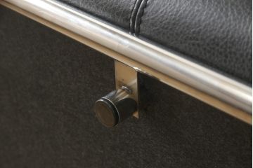 中古　美品　イタリア　本革　エンツォ・ダンブロシオ(Enzo Dambrosio)　レザークッションが高級感を醸し出す2.5人掛けソファ(定価約80万円)(二人掛けソファ、2P、三人掛けソファ)(R-055497)
