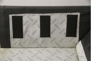 中古　美品　イタリア　本革　エンツォ・ダンブロシオ(Enzo Dambrosio)　レザークッションが高級感を醸し出す2.5人掛けソファ(定価約80万円)(二人掛けソファ、2P、三人掛けソファ)(R-055497)