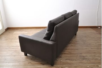 新品　未使用　IDC大塚家具取り扱い　INTERLIVAX(インターリバックス)　Serge(セルジュ)　本革(レザー)　落ち着いた大人の空間を演出するオットマン付き3人掛けソファ(三人掛け、3P)(定価約50万円)(R-055502)