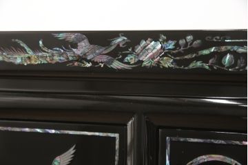 中古　高級品　引き出し11杯　韓国民芸家具　繊細な螺鈿(ラデン)細工が美しく描かれたサイドボード(定価約150万円)(サイドチェスト、洋服タンス、引き出し)(R-055503)