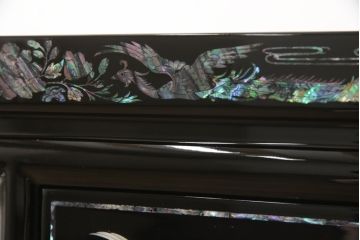 中古　高級品　引き出し11杯　韓国民芸家具　繊細な螺鈿(ラデン)細工が美しく描かれたサイドボード(定価約150万円)(サイドチェスト、洋服タンス、引き出し)(R-055503)