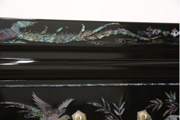 中古　高級品　引き出し11杯　韓国民芸家具　繊細な螺鈿(ラデン)細工が美しく描かれたサイドボード(定価約150万円)(サイドチェスト、洋服タンス、引き出し)(R-055503)