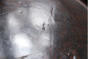アンティーク雑貨　漆塗り　くり抜き　上品な和の趣溢れる脚付き丸盆(漆器、菓子器、トレー)(R-055506)