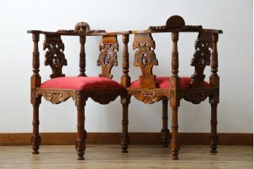 ヨーロッパビンテージ　希少なデザイン　細やかな彫刻入りのラブチェア(キッシングチェア、キスチェア、椅子、ヴィンテージ)(R-055520)