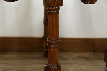 ヨーロッパビンテージ　希少なデザイン　細やかな彫刻入りのラブチェア(キッシングチェア、キスチェア、椅子、ヴィンテージ)(R-055520)