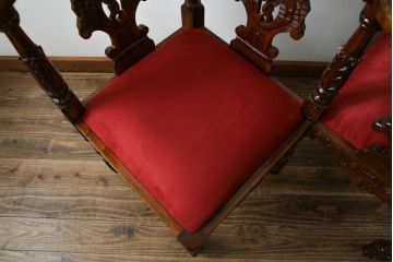 ヨーロッパビンテージ　希少なデザイン　細やかな彫刻入りのラブチェア(キッシングチェア、キスチェア、椅子、ヴィンテージ)(R-055520)