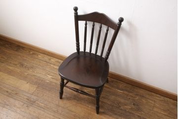 中古　北海道民芸家具　クラシカルな雰囲気を醸し出すダイニングチェア(椅子、板座チェア)(R-055522)