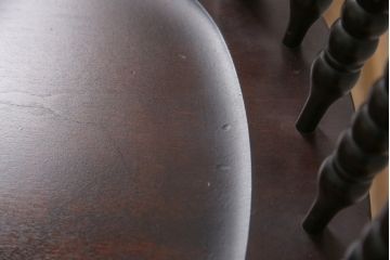 中古　北海道民芸家具　クラシカルな雰囲気を醸し出すダイニングチェア(椅子、板座チェア)(R-055523)