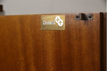 中古　美品　マホガニー材　DREXEL HERITAGE(ドレクセルヘリテジ)　FRANCESCA(フランチェスカ)シリーズ　クリデンザ(クレデンザ、収納棚、キャビネット、サイドボード)(定価約90万円)(R-055524)