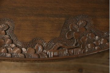 中古　美品　軽井沢彫り　均等に彫られた桜の図柄が美しい特大丸テーブル(ちゃぶ台、座卓、ローテーブル、センターテーブル)(R-055527)