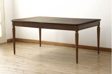 アメリカビンテージ　DREXEL HERITAGE(ドレクセルヘリテイジ)　凝った脚のデザインが目を引くダイニングテーブル(4人掛け、ヴィンテージ)(R-055528)