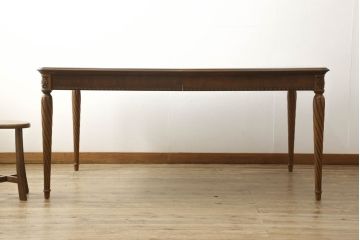 アメリカビンテージ　DREXEL HERITAGE(ドレクセルヘリテイジ)　凝った脚のデザインが目を引くダイニングテーブル(4人掛け、ヴィンテージ)(R-055528)