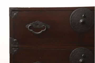 アンティーク家具　明治大正期　前面栗材　桜の丸金具が魅力的な米沢箪笥(衣装箪笥、収納箪笥、古箪笥、引き出し、ローチェスト、ローボード)(R-055532)