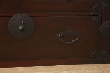 アンティーク家具　明治大正期　前面栗材　桜の丸金具が魅力的な米沢箪笥(衣装箪笥、収納箪笥、古箪笥、引き出し、ローチェスト、ローボード)(R-055532)