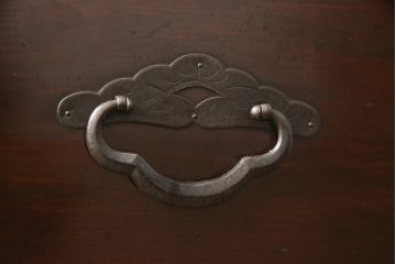 アンティーク家具　明治大正期　前面栗材　桜の丸金具が魅力的な米沢箪笥(衣装箪笥、収納箪笥、古箪笥、引き出し、ローチェスト、ローボード)(R-055533)
