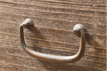 和製アンティーク　レトロ家具　桐材　素朴な佇まいが落ち着きのある空間を演出する箪笥2段(ローボード、テレビ台、チェスト、引き出し、桐箪笥、桐たんす)(R-055535)