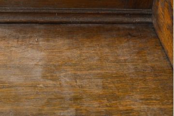  ベルギーアンティーク　オーク材　随所に施された細やかな意匠が目を引くカップボード(キャビネット、サイドボード、食器棚、収納棚、戸棚)(R-055536)