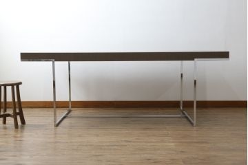 中古　美品　B&B　イタリア　Paolo Piva(パオロ・ピーヴァ)　ATHOS(アトス)　 スタイリッシュなデザインの逸品! ダイニングテーブル(4人掛け、4P、作業台)(定価約100万円)(R-055538)