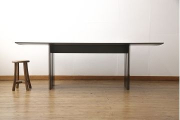 中古　美品　arflex(アルフレックス)　TAVOLO NAVE(タボロ・ナーベ)　天板の船のようなシルエットが個性的なダイニングテーブル(6人掛け、6P)(定価約39万円)(R-055541)