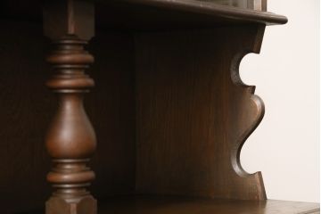 中古　美品　永田良介商店　扉の幾何学模様が目を引くキャビネット(収納棚、戸棚、食器棚、キャビネット)(R-055560)
