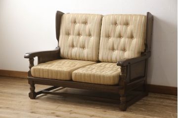 中古　横浜クラシック家具　ノックオンウッド(knockonwood)　コロニアルシリーズ(Hand Made)　英国の伝統スタイルであるウィングバックが印象的な2人掛けソファ(定価約55万円)(ウイングバック、ラブソファ、ウィングチェア、2P、アームチェア、二人掛け)(R-055561)