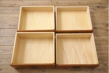 中古　美品　横浜ダニエル(daniel)　リメイク　気品のあるデザインが魅力的な作業台付きサイドボード(キャビネット、収納棚、引き出し、サイドチェスト)(R-055563)