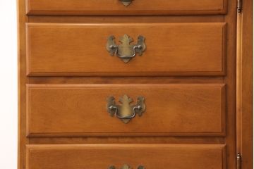 中古　美品　横浜ダニエル(daniel)　リメイク　気品のあるデザインが魅力的な作業台付きサイドボード(キャビネット、収納棚、引き出し、サイドチェスト)(R-055563)