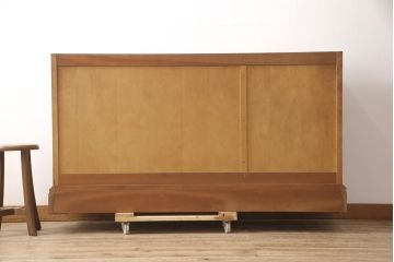 中古　美品　横浜ダニエル(daniel)　リメイク　気品のあるデザインが魅力的な作業台付きサイドボード(キャビネット、収納棚、引き出し、サイドチェスト)(R-055563)