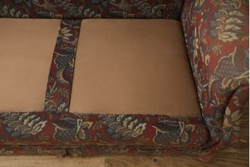 中古　横浜クラシック家具　Daniel(ダニエル)　エルザ　優雅でクラシカルな雰囲気を高める3人掛けソファ(三人掛け、アームソファ、3P)(定価約80万円)(R-055564)