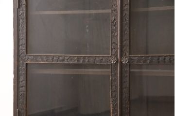和製アンティーク　軽井沢彫り　桜の彫りが見事!職人技を堪能できるブックケース(本棚、本箱、書棚、収納棚、飾り棚)(R-055566)
