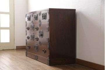 中古　美品　岩谷堂箪笥　迫力のある杢目と金具が存在感を放つ整理箪笥(衣装箪笥、引き出し、サイドチェスト)(R-055569)