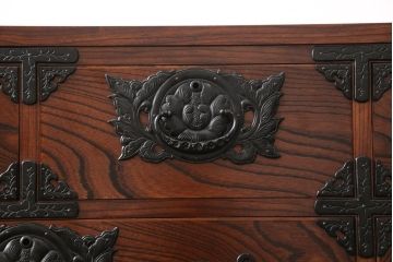中古　美品　岩谷堂箪笥　迫力のある杢目と金具が存在感を放つ整理箪笥(衣装箪笥、引き出し、サイドチェスト)(R-055569)
