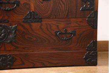 中古　美品　岩谷堂箪笥　迫力のある杢目と金具が存在感を放つ整理箪笥(衣装箪笥、引き出し、サイドチェスト)(R-055569)