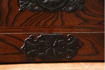 中古　美品　岩谷堂箪笥　迫力のある杢目と金具が存在感を放つ整理箪笥(衣装箪笥、引き出し、サイドチェスト)(R-055569)