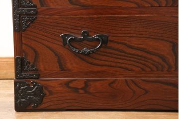 中古　美品　岩谷堂箪笥　迫力のある杢目と金具が存在感を放つ整理箪笥(衣装箪笥、引き出し、サイドチェスト)(R-055569)