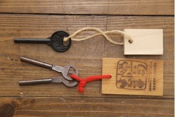 中古　美品　岩谷堂箪笥　迫力のある杢目と金具が存在感を放つ整理箪笥(衣装箪笥、引き出し、サイドチェスト)(R-055569)