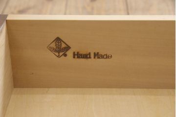 中古　美品　横浜クラシック家具　ノックオンウッド(knockonwood)　Hand Made　上品なデザインが美しいサイドボード(定価約68万円)(戸棚、収納棚、キャビネット)(R-055599)
