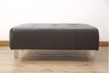 中古　展示美品　トニーノ・ランボルギーニ(Tonino Lamborghini)　スタイリッシュな空間づくりにおすすめのオットマン(フットスツール、1人掛けソファ、椅子)(定価約70万円)(R-055601)